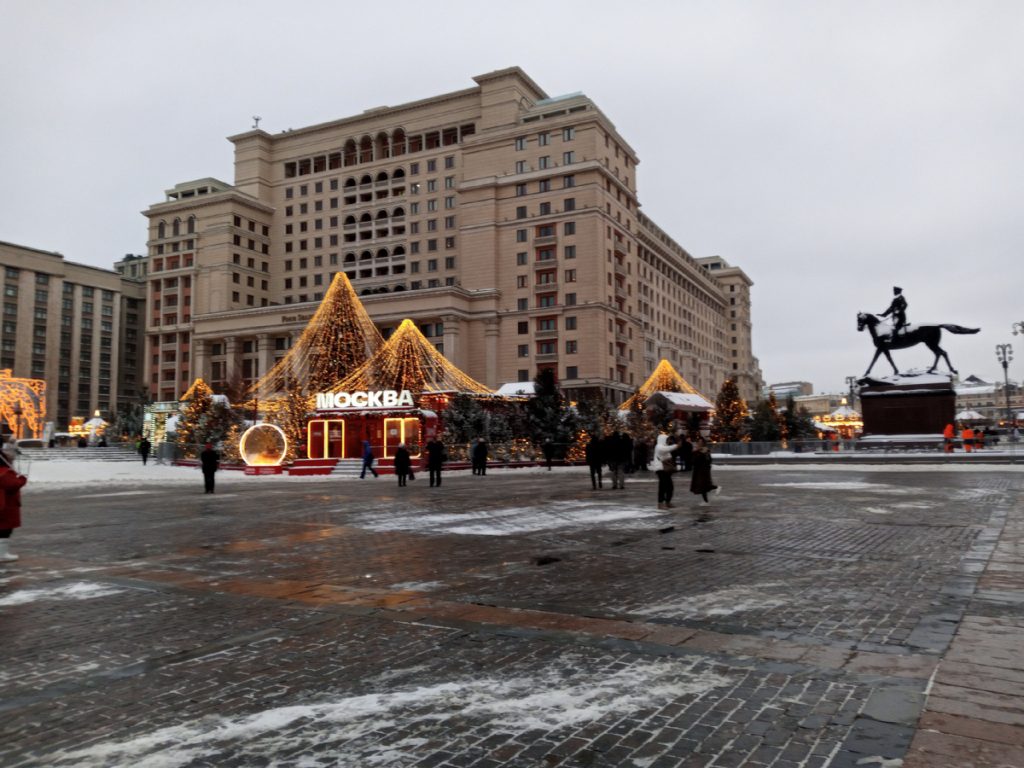 Один день из жизни инвестора: Мы отправились по маршруту Уоррена Баффета в Москве.