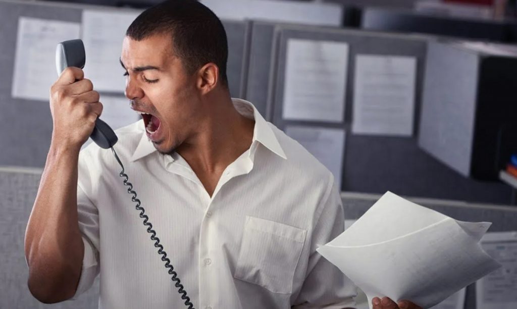 Мошенники стали возмущаться и кричать на нас. Как сейчас с нами будут обращаться?