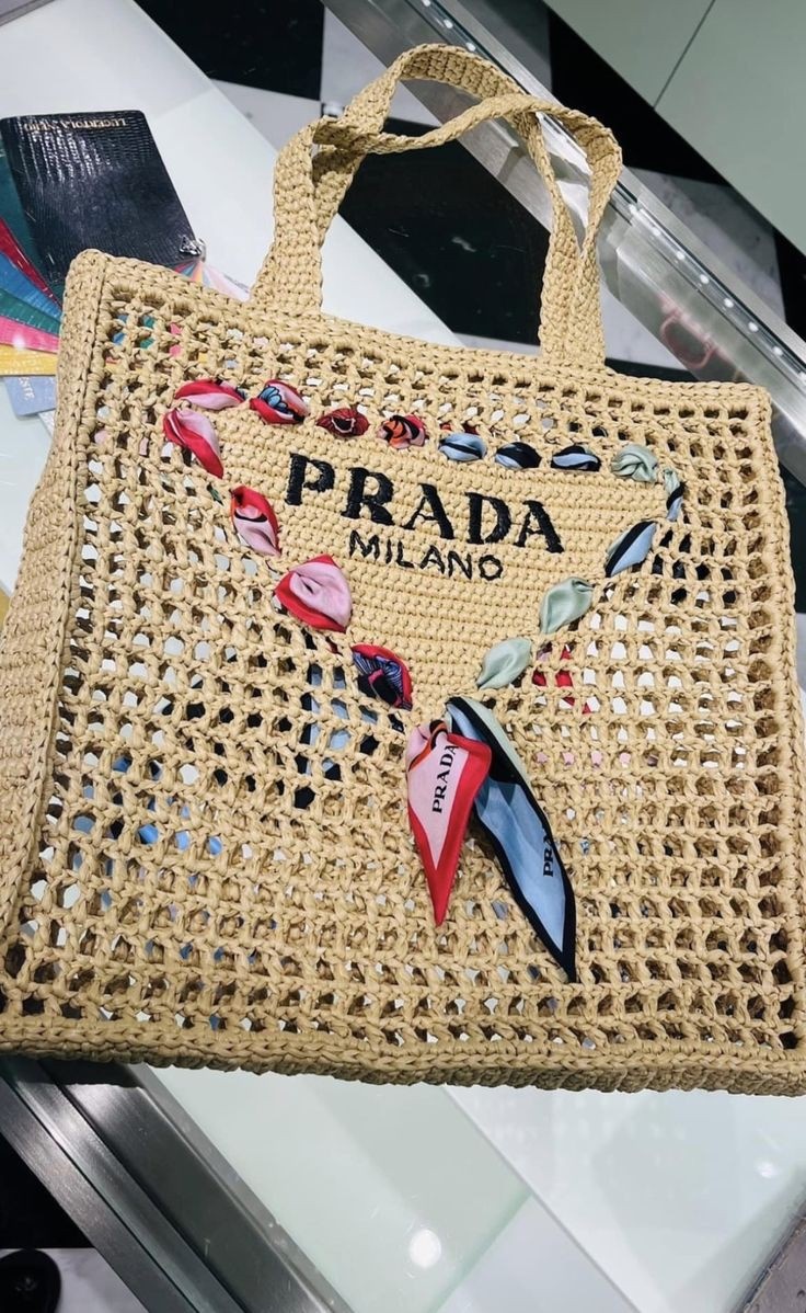 Бренд одежды Prada, знакомство, подборка трикотажа.